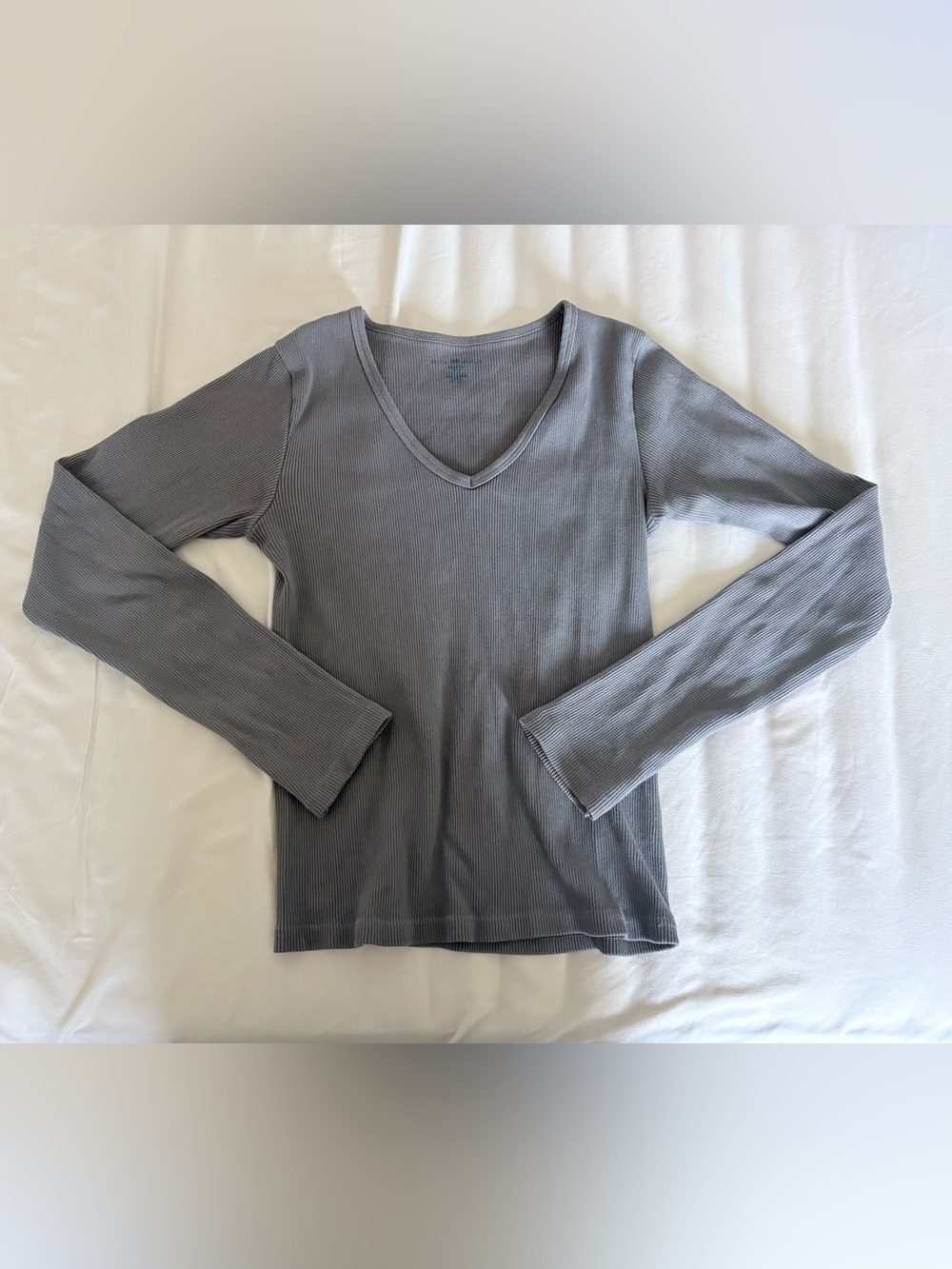 Brandy Melville Gray V-Neck Ribbed Long Sleeve Top